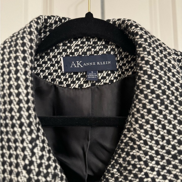 Beautiful Vintage Anne Klein Wool and Satin lined Coat - Picture 2 of 6